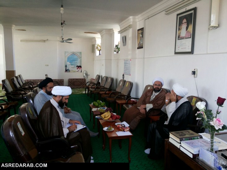 اولین جلسه هم اندیشی ائمه ی جمعه شهرستان ها ی داراب،زرین دشت برگزار شد
