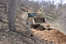 اطلاعیه دادستان داراب در خصوص ممنوعیت فعالیت بدون مجوز  وسایل راهسازی در عرصه های منابع طبیعی