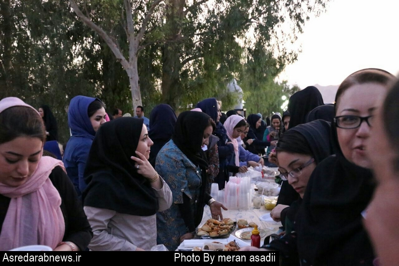 اولین جشنواره غذاهای خانگی با هدف کمک به بیماران خاص و کلیوی در داراب برگزارشد