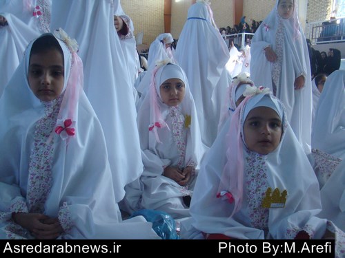 مراسم جشن تکلیف دانش اموزان دختر پایه سوم ابتدایی در داراب برگزار شد