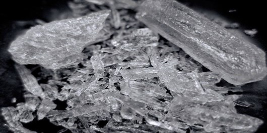 کشف ۸ کیلو و ۵۰۰ گرم شیشه توسط پلیس فارس در داراب