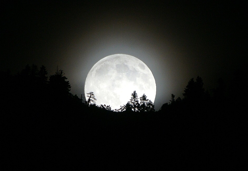 مشاهده پدیده اَبَر ماه در شبانگاه سه شنبه