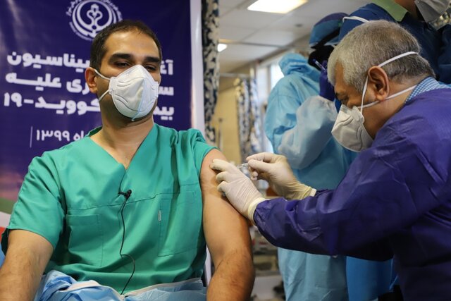 همزمان با سراسر کشور؛ واکسیناسیون کرونا در فارس آغاز شد