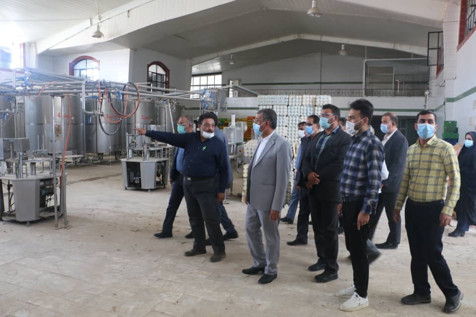 بازدید فرماندار ویژه شهرستان داراب از کارخانه مانیذ لبن